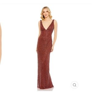 NWT SEQUINED SLEEVELESS V-NECK BACK SLIT GOWN Size 8